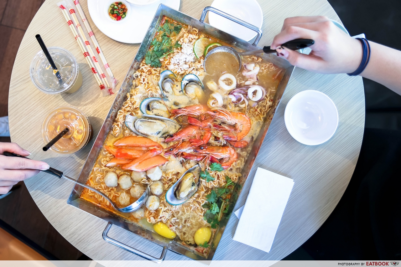 Giant seafood dishes - Thai Super Bowl