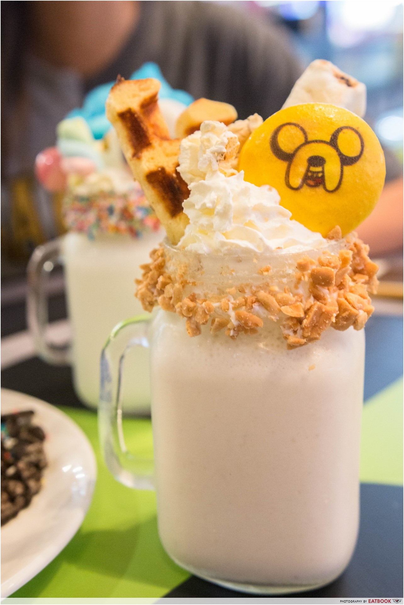 cartoon network cafe - banana milkshake