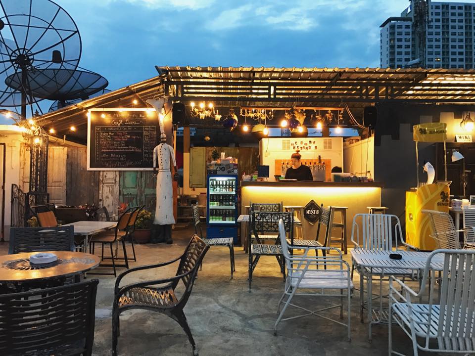 bangkok restaurants Dok Kaew House Bar