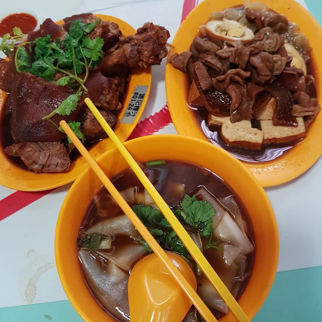 Toa Payoh Lorong 8 Market & Food Centre - Guan Kee Kway Chap by @lovetravelswendili