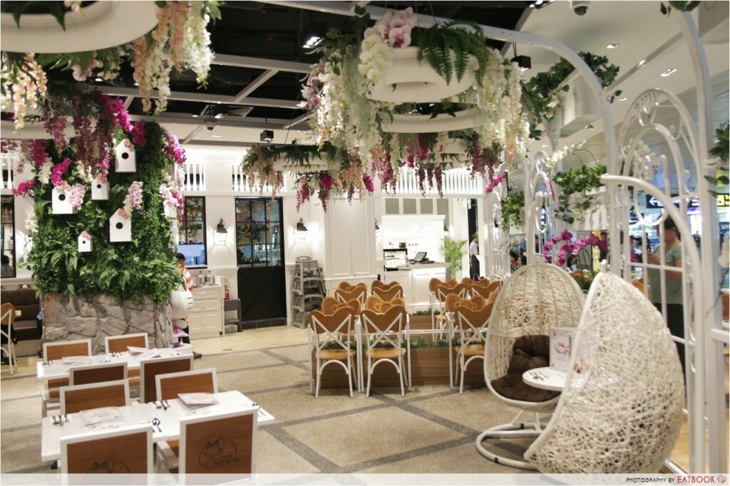 Hello Kitty Cafe Interior 1 (11)