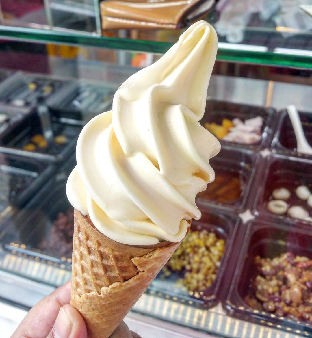 10 Soft Serve Ice-cream Desserts Below $10 To Own The Ice-cream Game