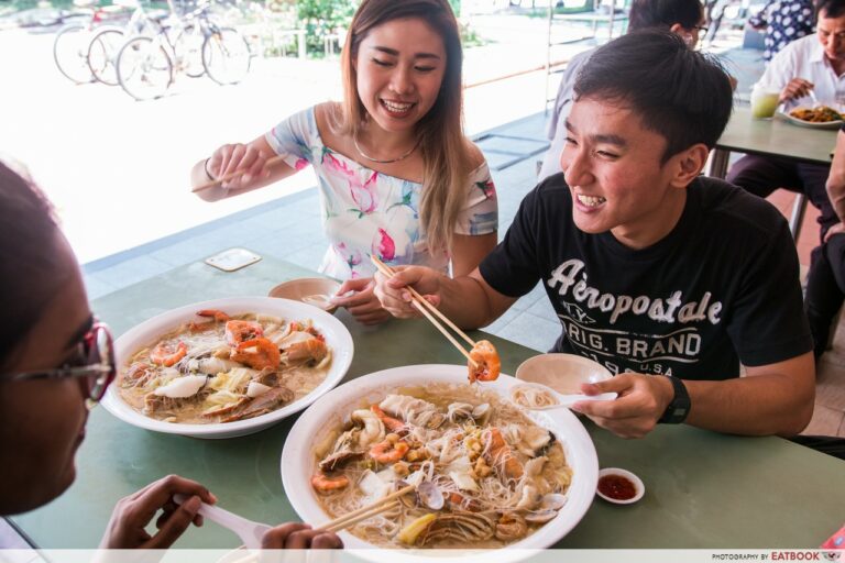 Woon Woon Pek Beehoon Review: Giant Seafood White Beehoon At Changi Village