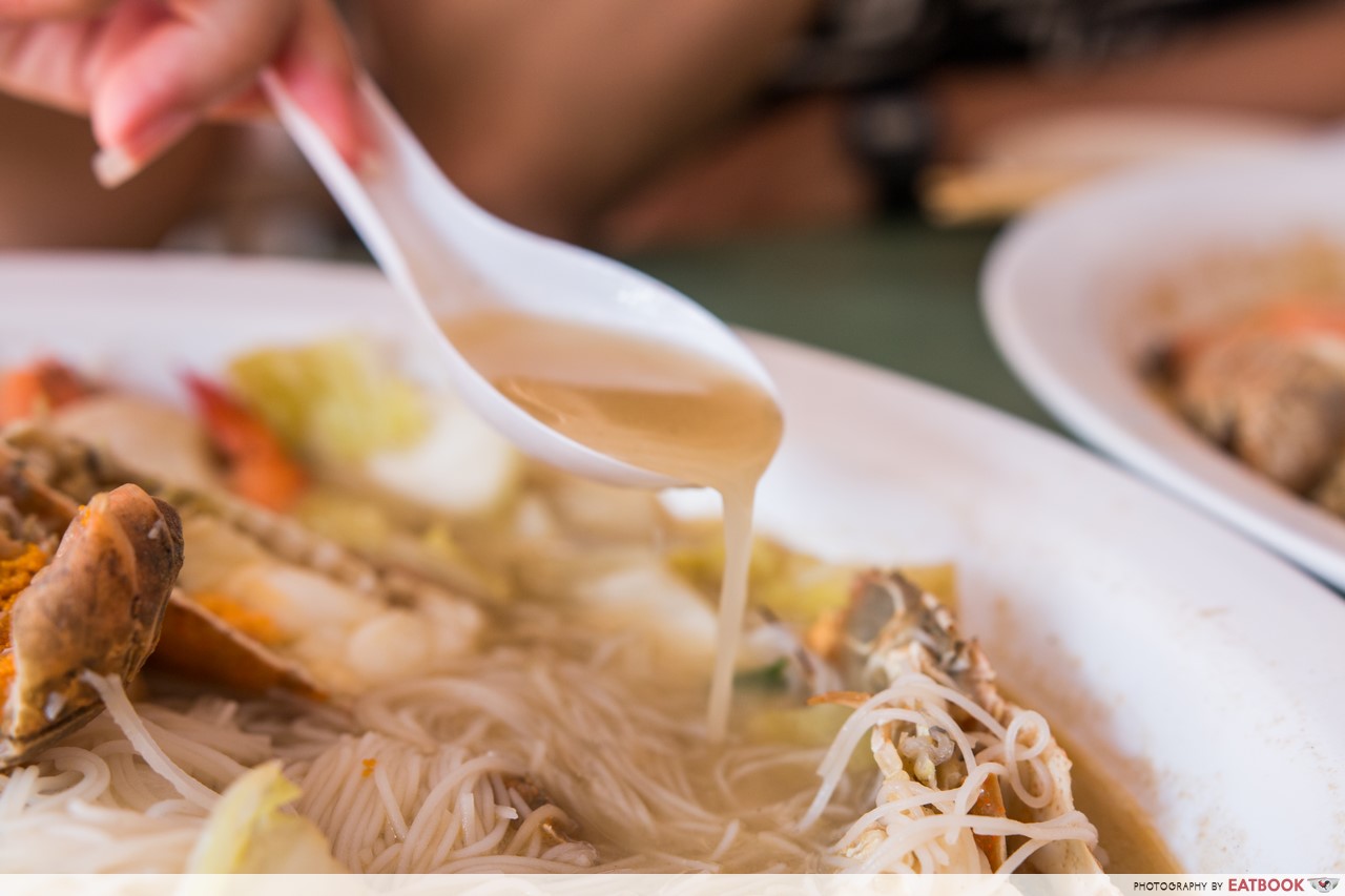 woon woon pek beehoon broth