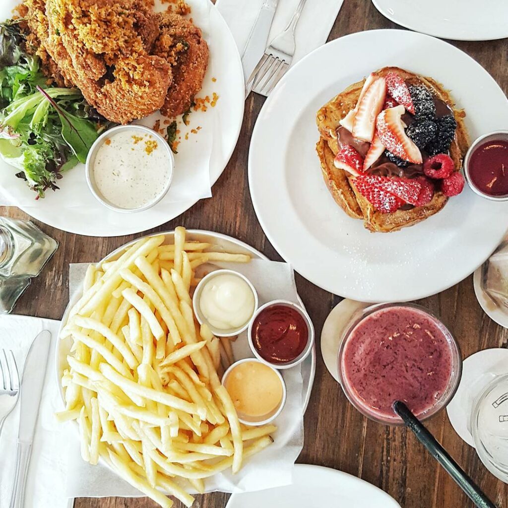 10 Popular Cafes That Are Easy To Park At For Weekend Brunches With Bae