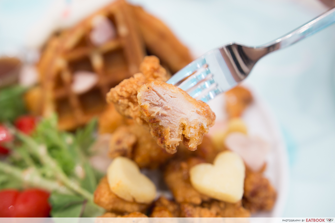 cinnamoroll cafe - chicken waffle