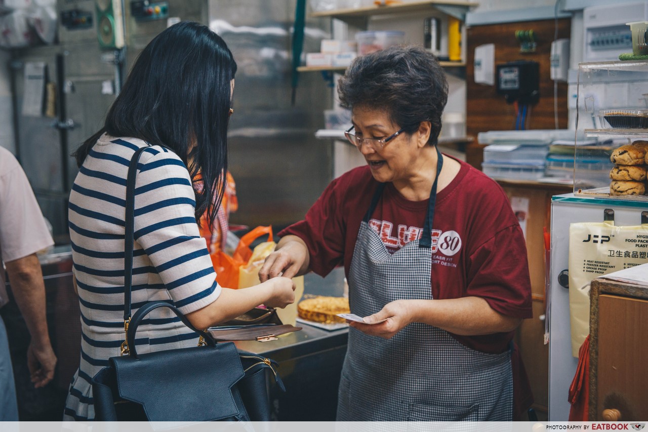 dona manis - cashier