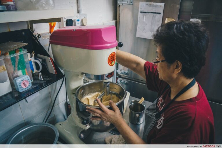 Dona Manis Cake Shop OldSchool Banana Pie In Katong Eatbook.sg
