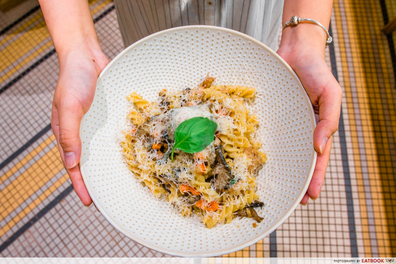 tiong bahru bakery - chicken pasta