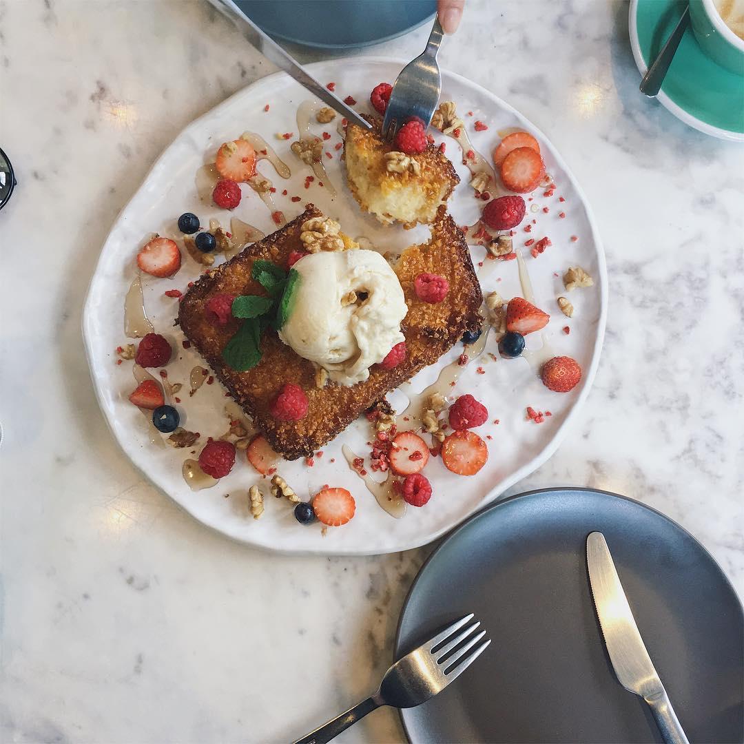 bangkok hipster cafe - tobys french toast