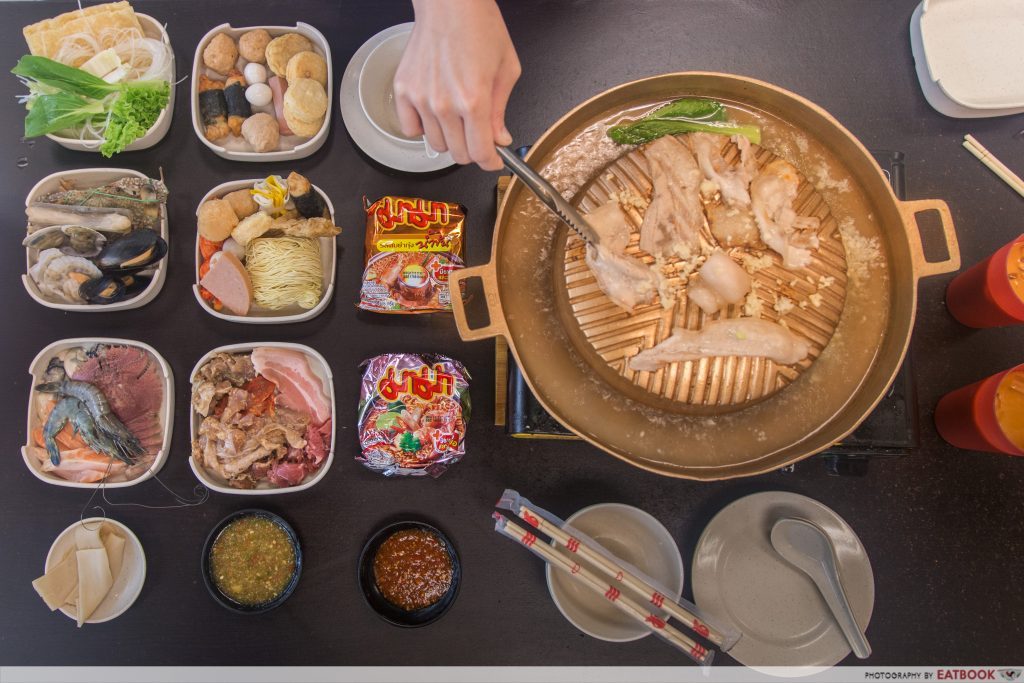 Y-cube-mookata-flatlay-1024x683