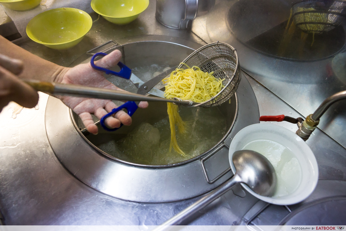 bedok 85 bak chor mee - cooking noodles