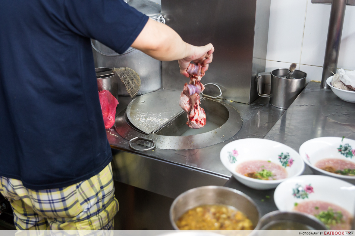 bedok 85 bak chor mee - pork bones