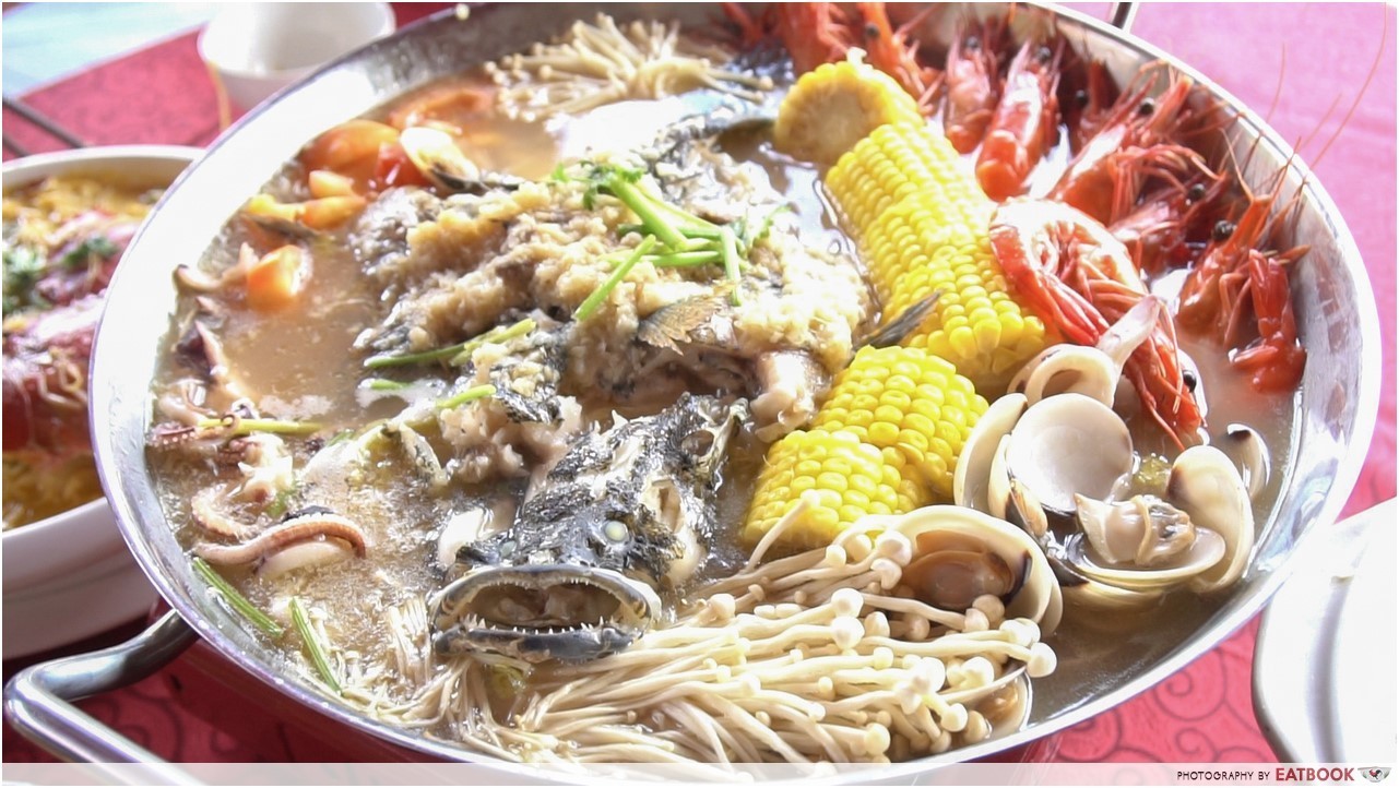Long Jiang Chinos - giant seafood hot pot