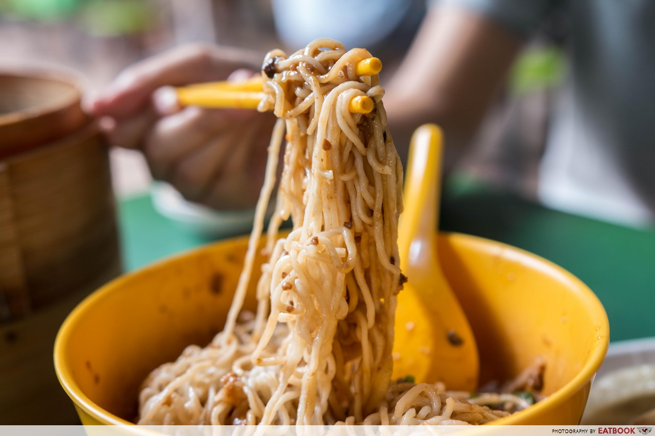 You peng- zha jiang mian noodles