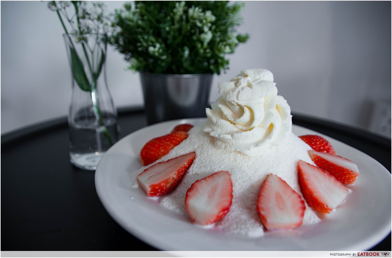 Pluseighttwo - strawberry bingsu