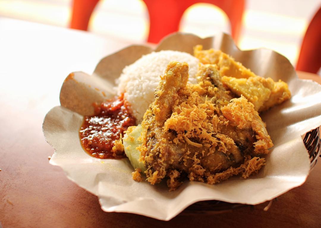 famous ayam penyet- impian wahyu-min