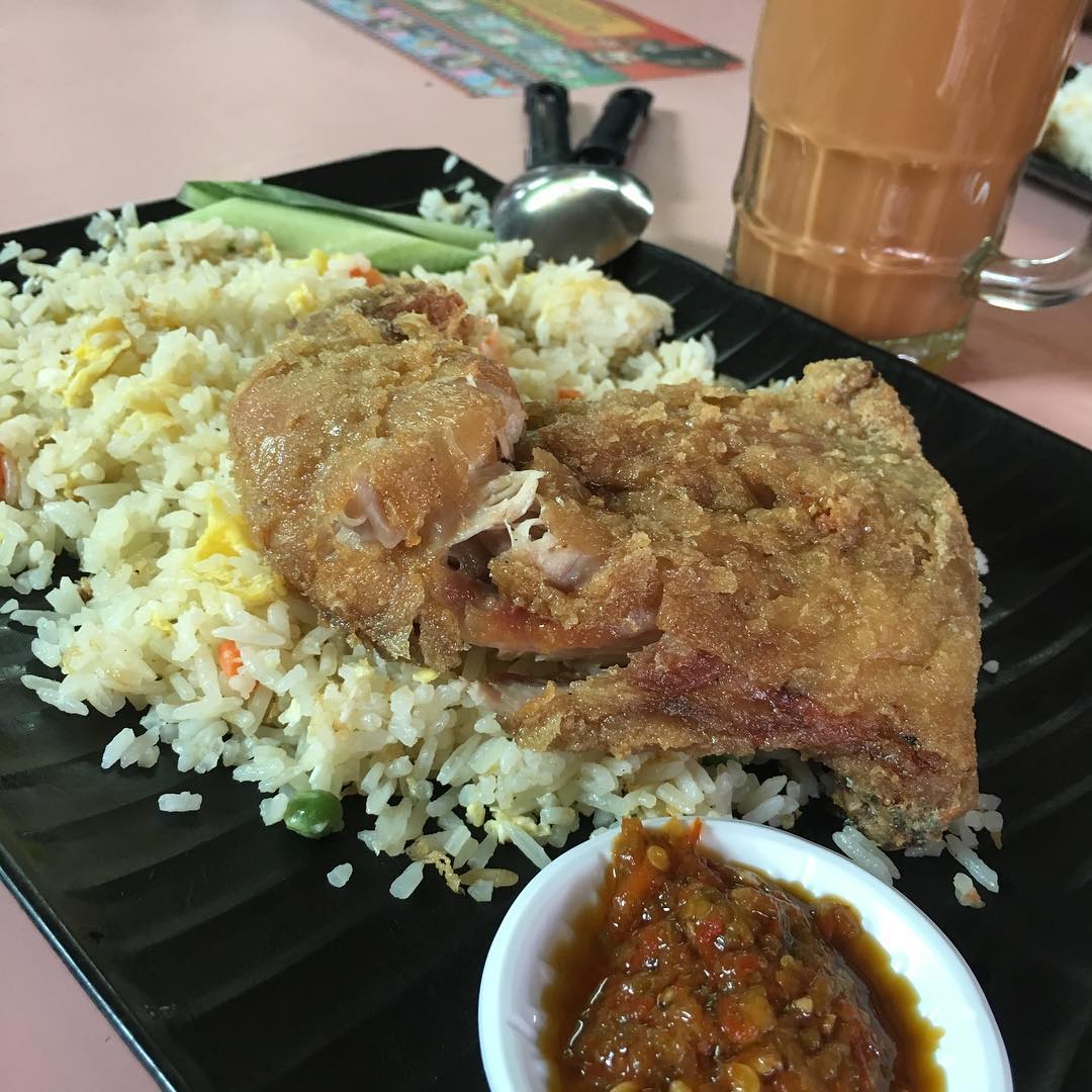 8 Famous Ayam Penyet Places At $5.50 And Below Around Singapore