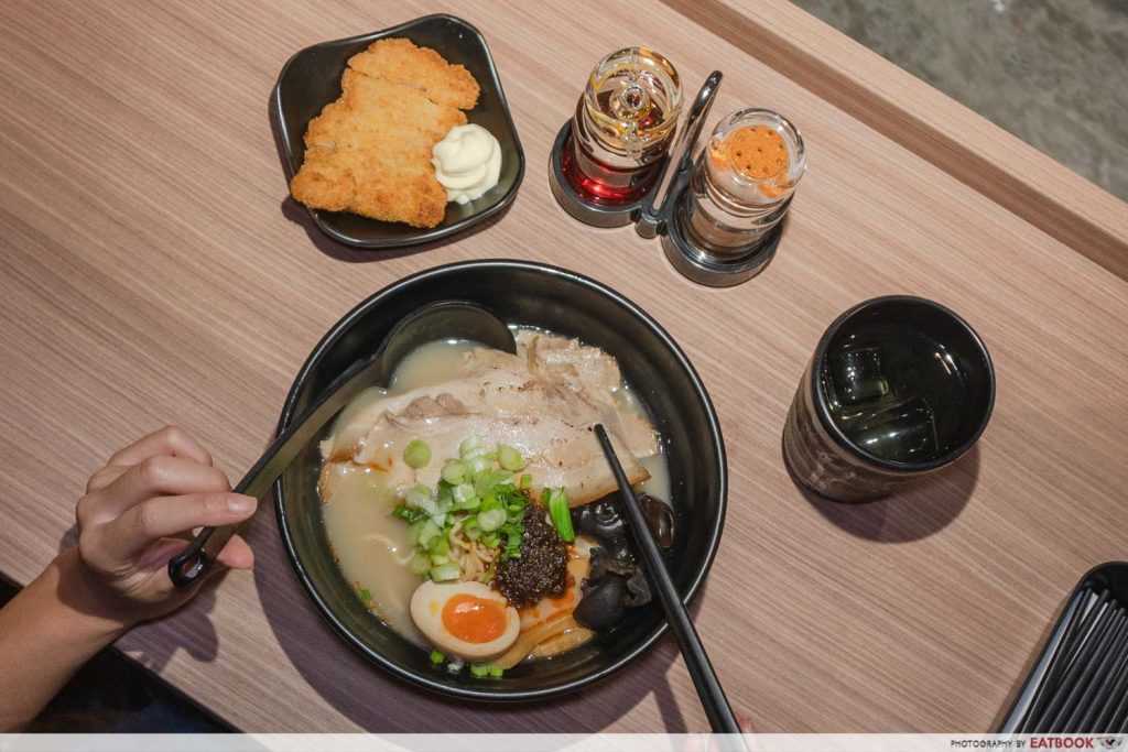 Gangsta-Ramen-Original-Flatlay-1024x683