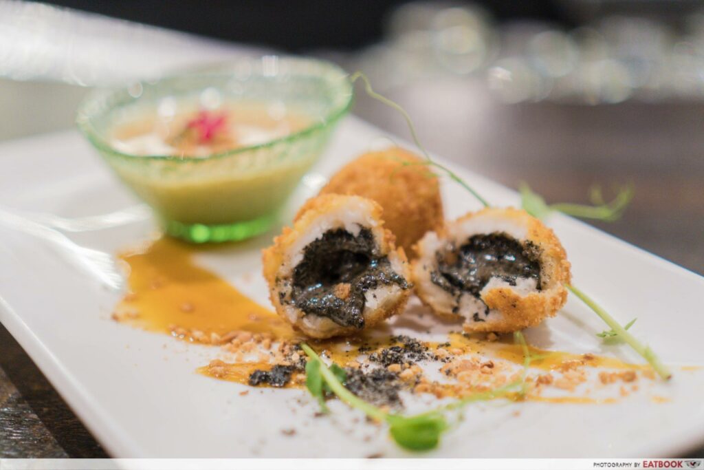 Zui Hong Lou - Black sesame ball