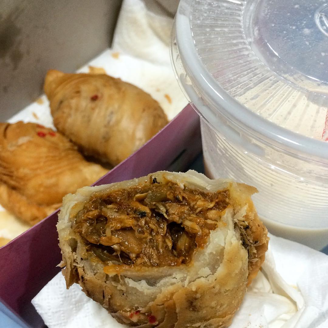 amoy street food centre- j2 famous crispy curry puff