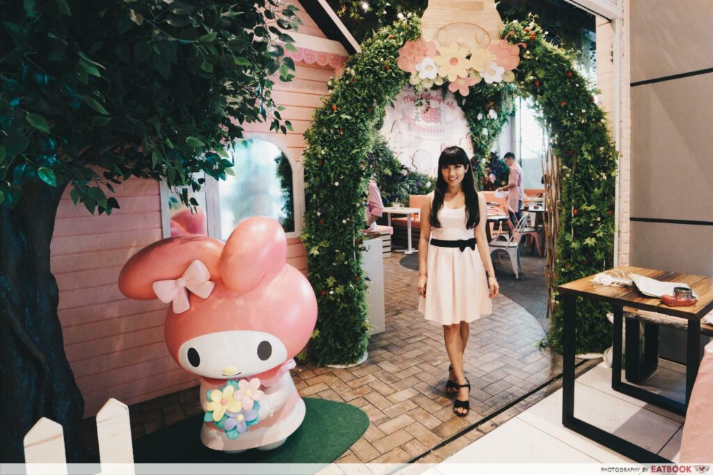 My Melody Cafe - doorway