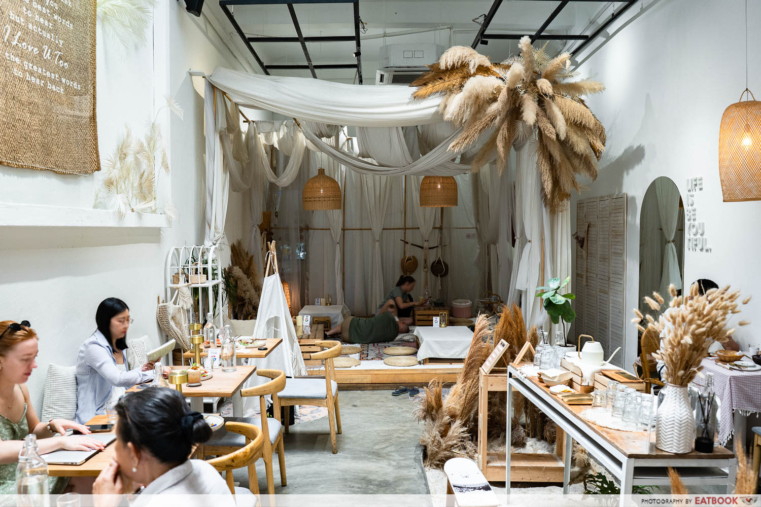 penang-cafes-Utoo-Boho-Cafe-ambience