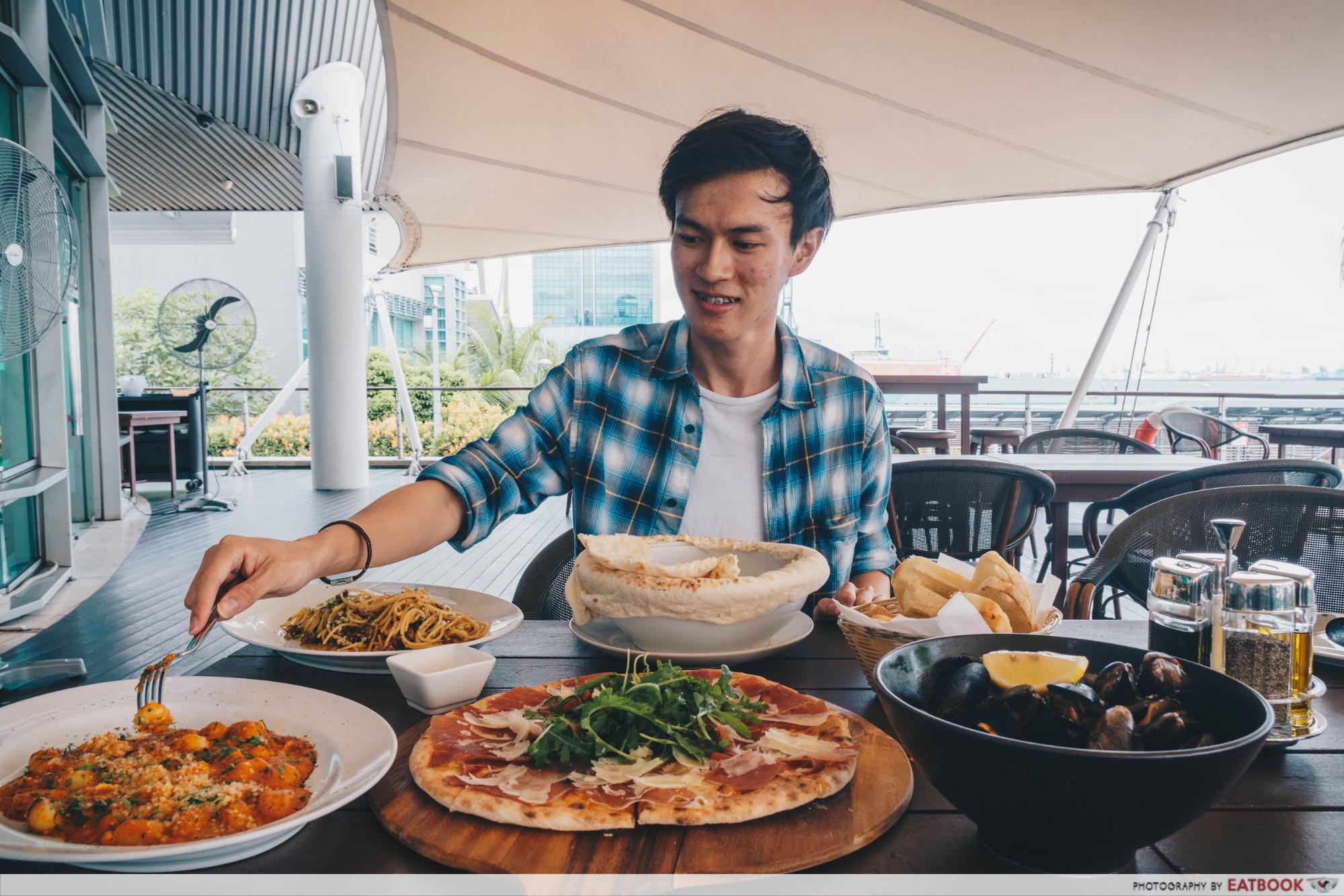 restaurant in singapore yacht club