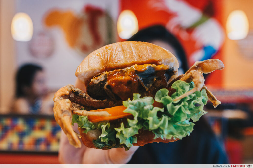 popeyes crab mantou burger close up