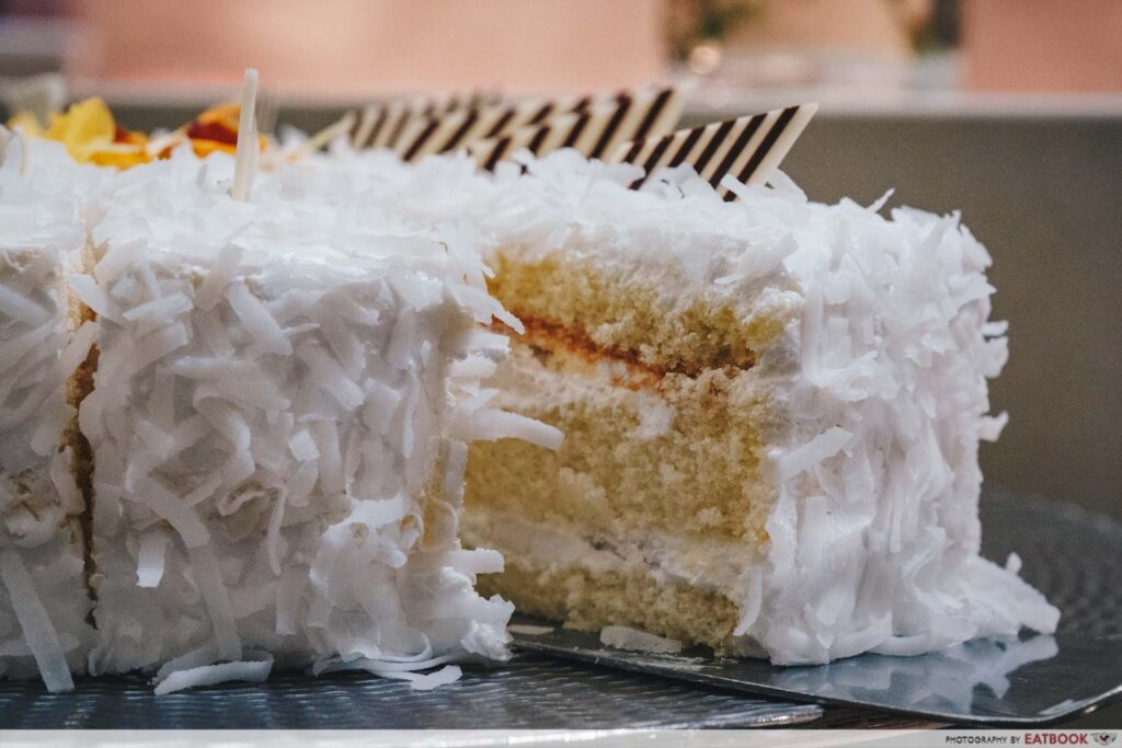 Crab buffet - coconut cake