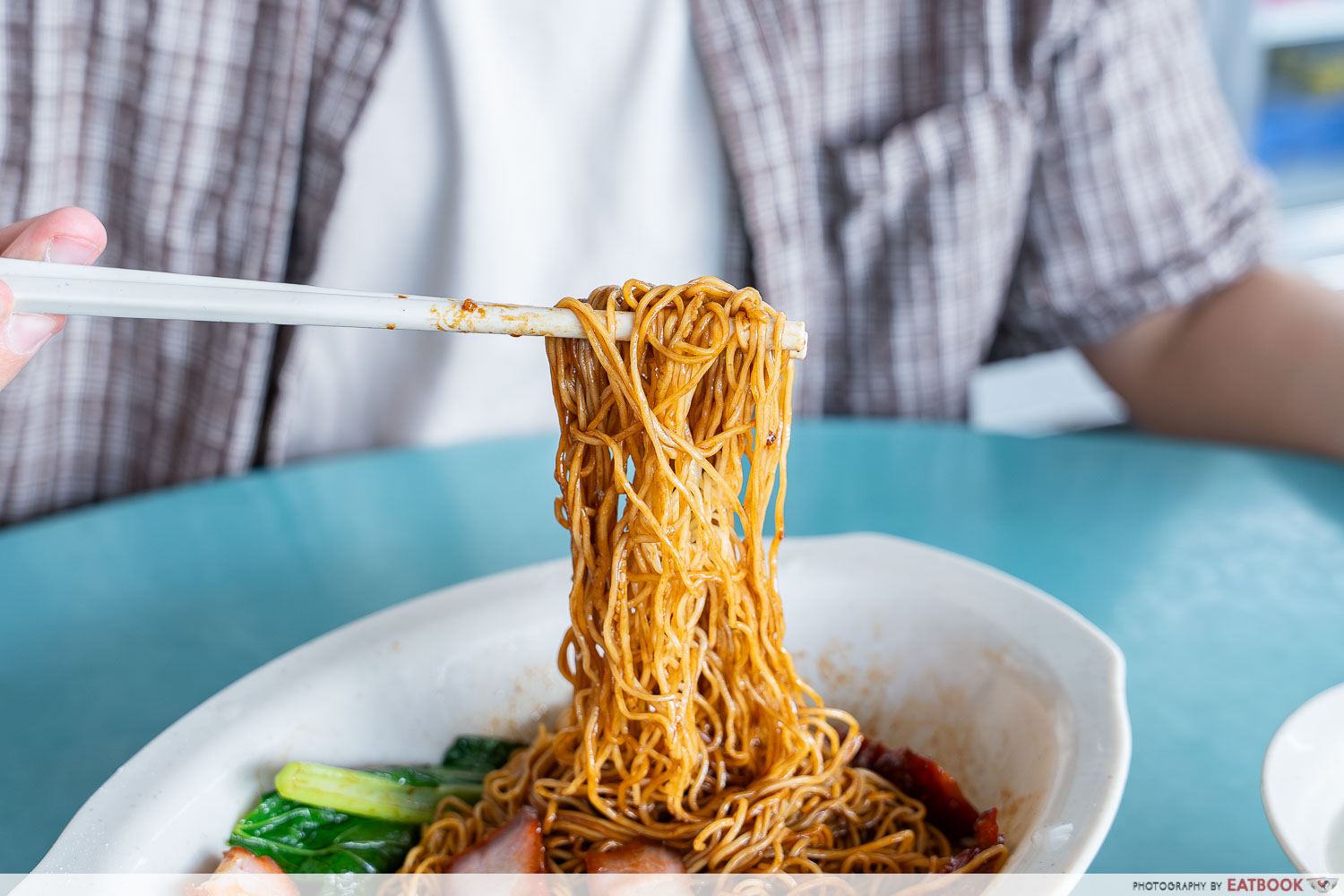 chef-kangs-noodle-house-noodles-with-char-siew-and-wanton-noodles-interaction