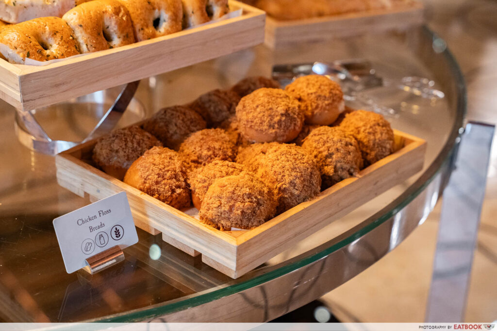 colony-buffet-bread