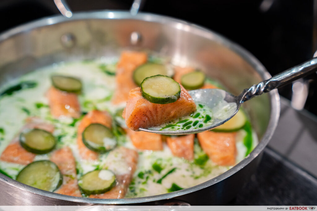 colony-buffet-fish-interaction