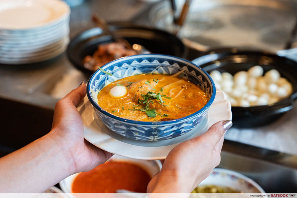 colony-buffet-laksa