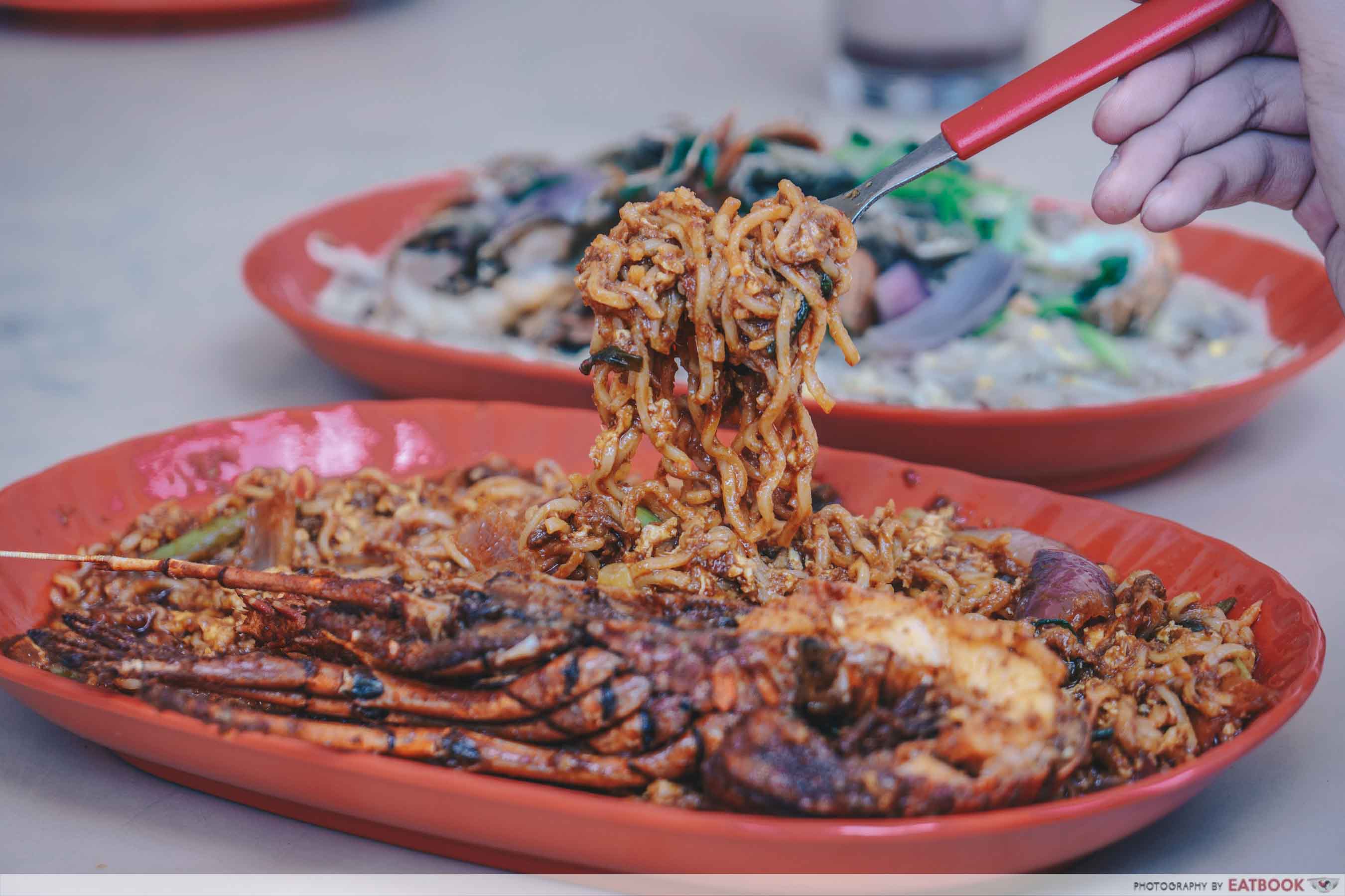 Jom Makan BBQ Seafood Review: Lobster Maggi Goreng With Chilli Crab