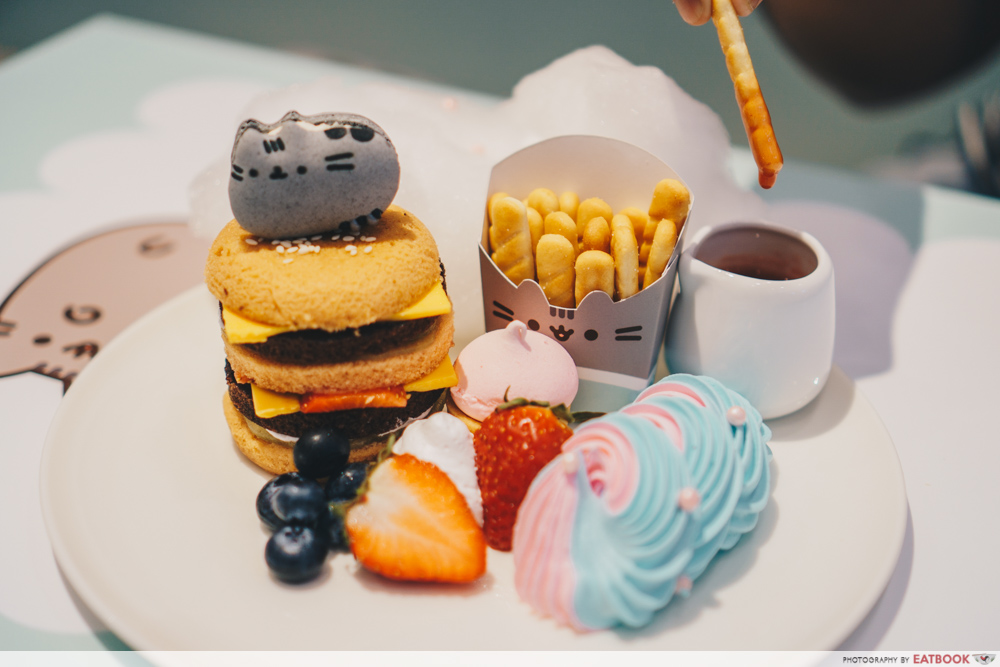 Pusheen Cafe - Fruitcake Burger