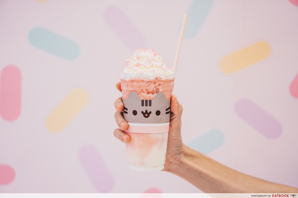 Pusheen Cafe - Strawberry Cheesecake Frappe