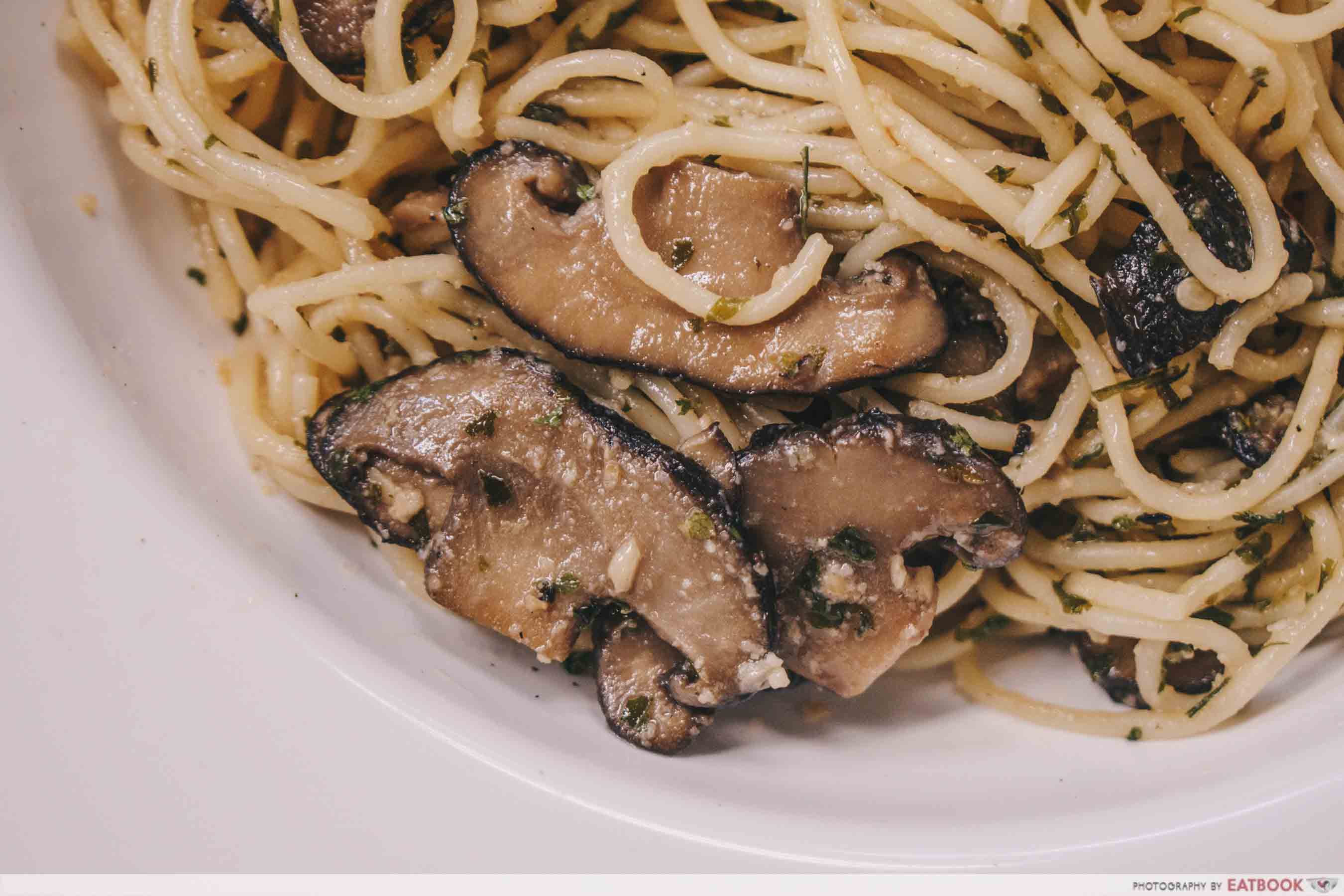 Strands and Grains Aglio olio mushroom