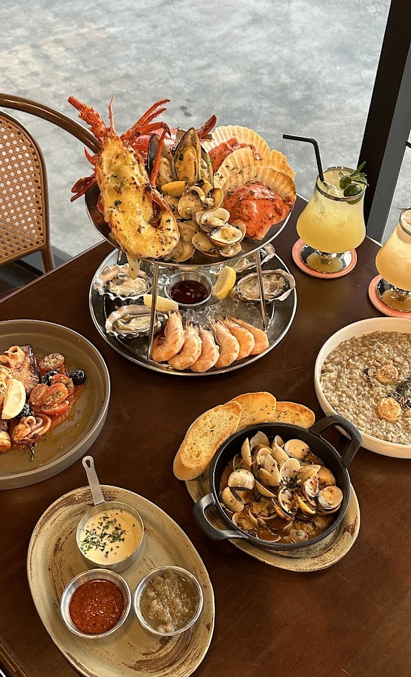 johor-bahru-seafood-restaurants-everywhere-lobster-club-flatlay