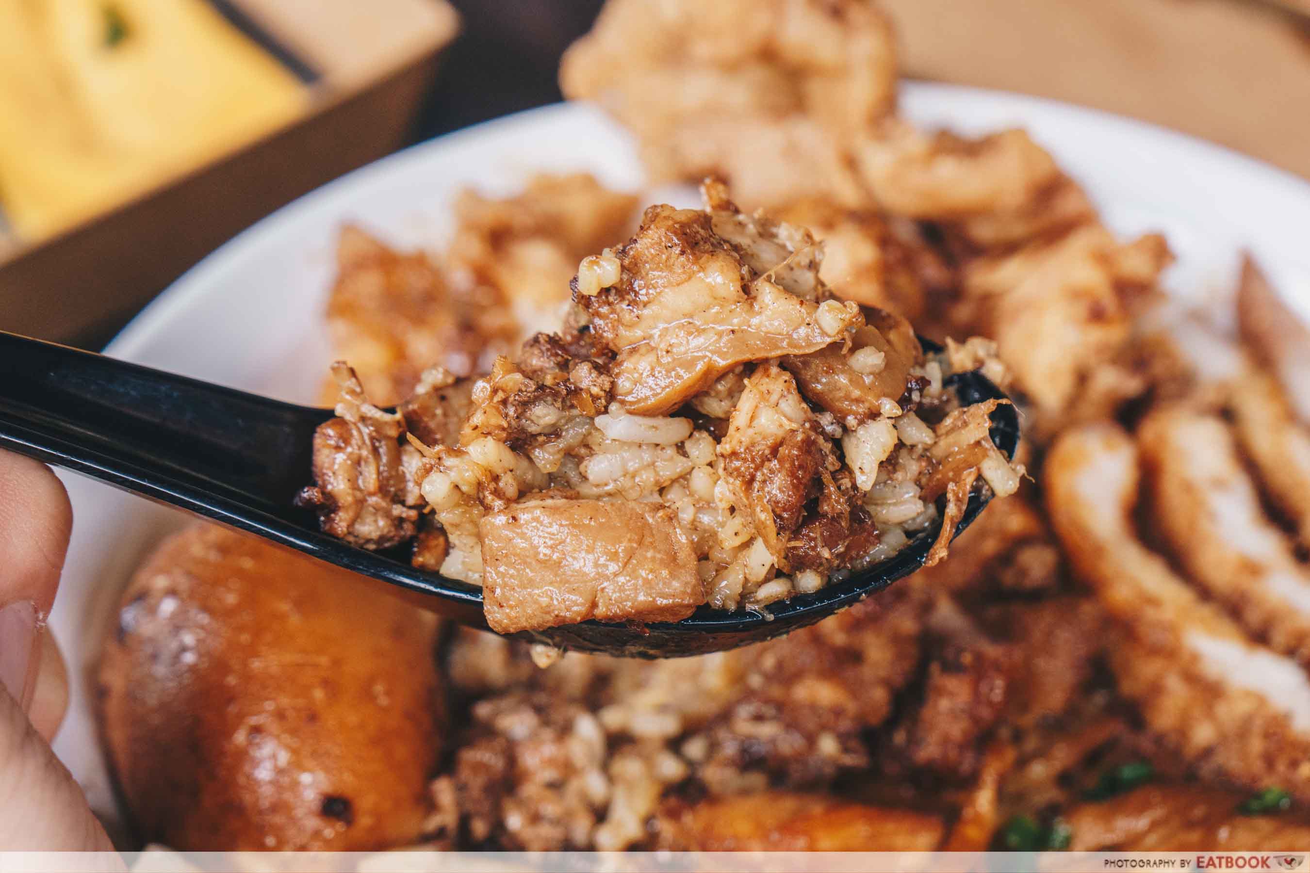 YEAH Taiwanese Review: XXXL Fried Chicken Steak And Flaming Beef Cubes