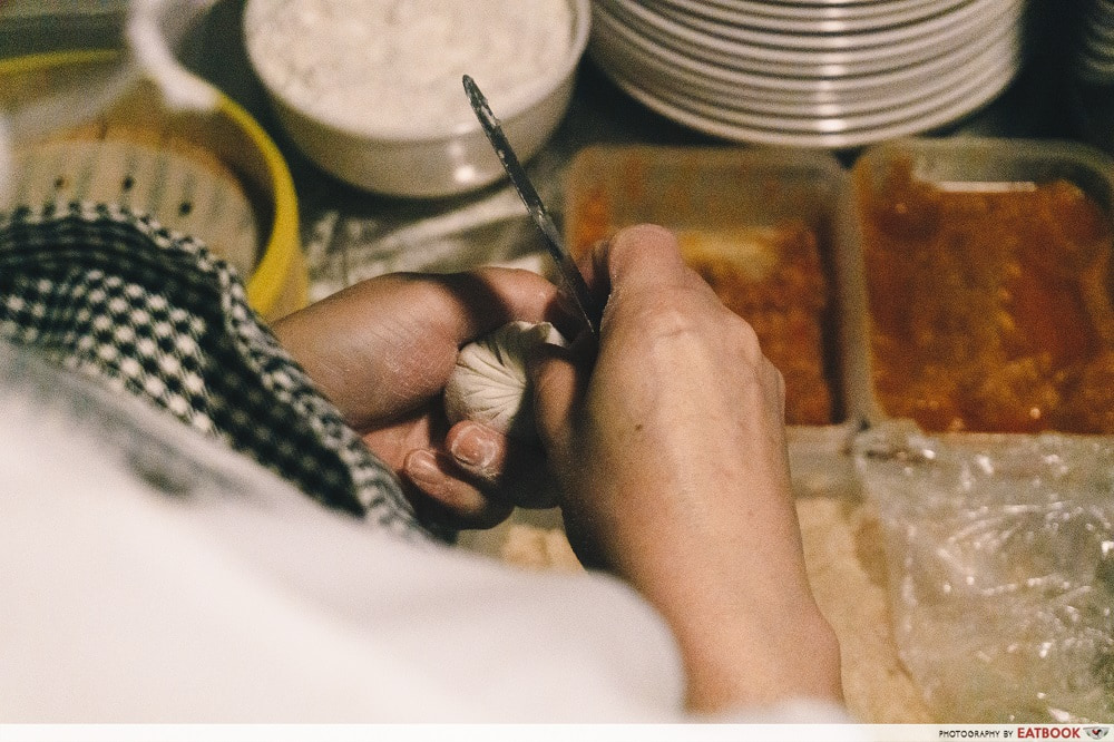 Yu Long Quan Terminal M - making Xiao LOng Bao