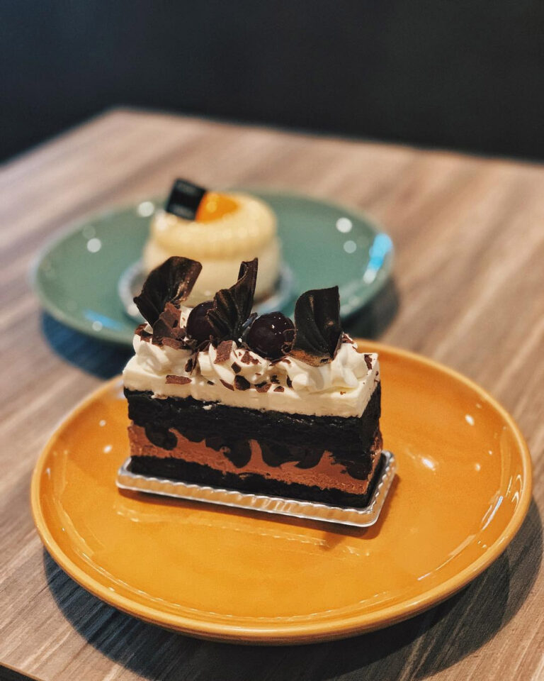 11 Telok Ayer Cafes Serving French Crepes And Fried Chicken Sandwiches