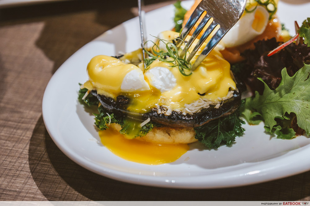 TCC eggs benedict two ways portobello