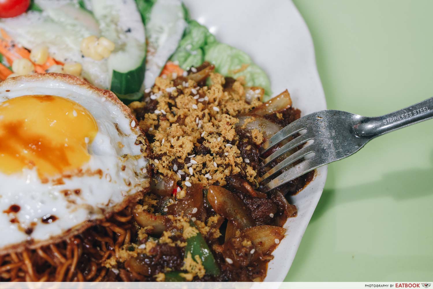 rayyan's waroeng upnormal bami goreng cajun spice black pepper beef topping