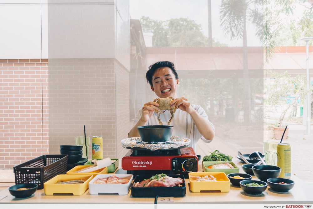 Sedap Mania - boy eating crab with hotpot