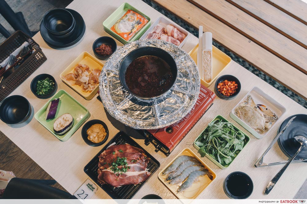 Sedap Mania - flatlay hotpot