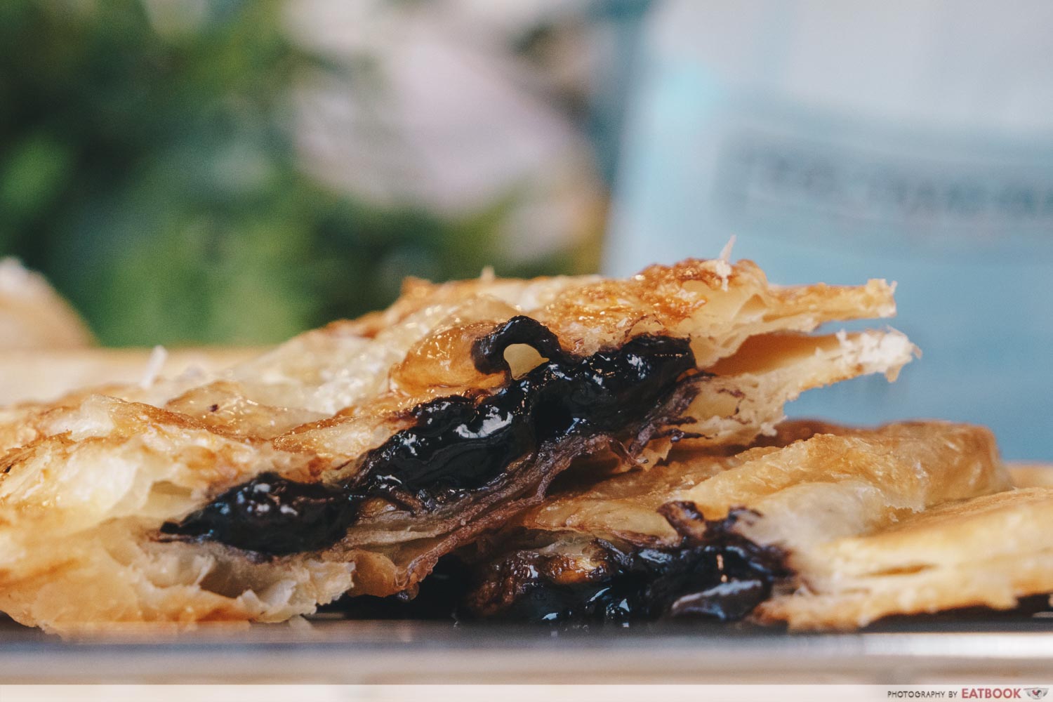 Soe Tam Jiak - chocolate taiyaki oozing out