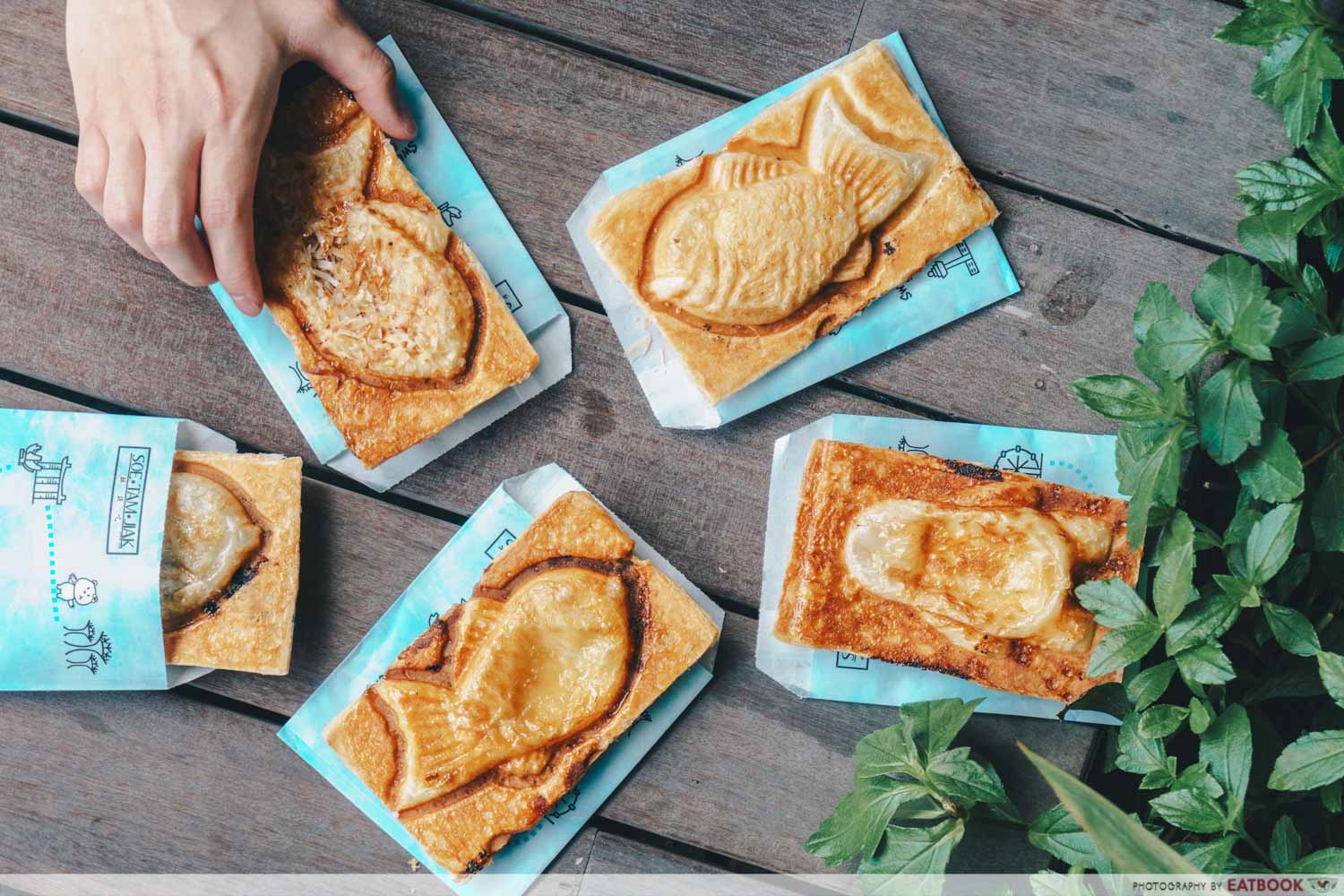 Soe Tam Jiak - flatlay taiyaki croissants