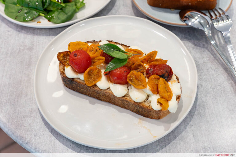 micro bakery tomato tartine