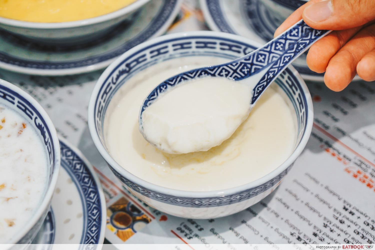 Jin Yu Man Tang Dessert Shop - Ginger Milk Pudding Pouring